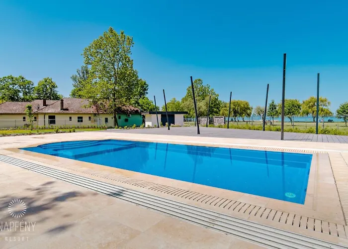 Napfeny By Hellobalatonlelle בלטונללה